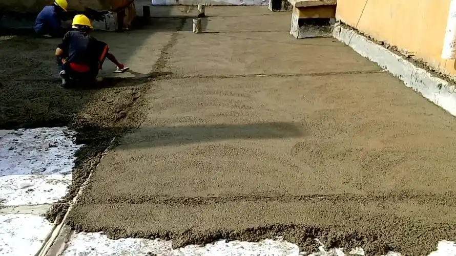 446屋顶铺设细石混凝土