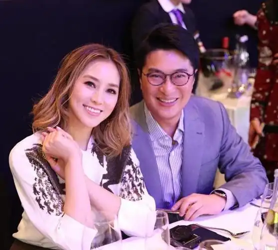 黄一鸣喊话王思聪被嘲段位太低?嫁豪门的女星,多半是"养成系"