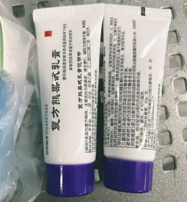 这些制剂都有各自的效果,比如复方熊果苷乳膏,它的主要有效成分是熊果