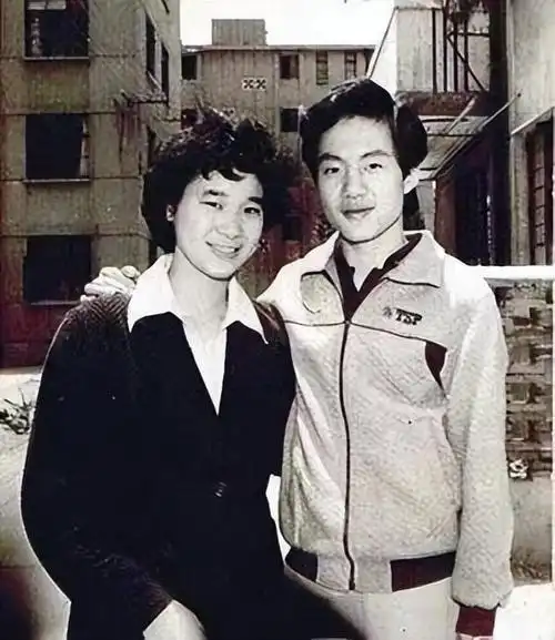 施之皓近况:二婚娶弟子李楠,去巴新执教,如今面容尽显苍老之态