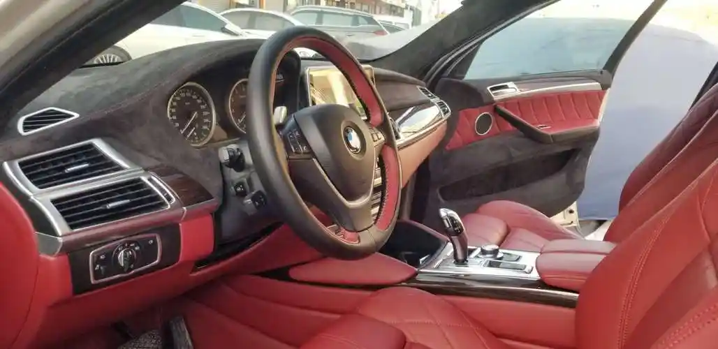 宝马x6改黑红翻毛内饰 - 合肥汽车内饰改装翻新