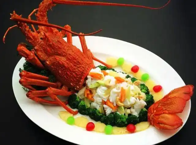 越来越多的餐厅开始注重菜品的呈现方式,美食摆盘艺术也因此而诞生