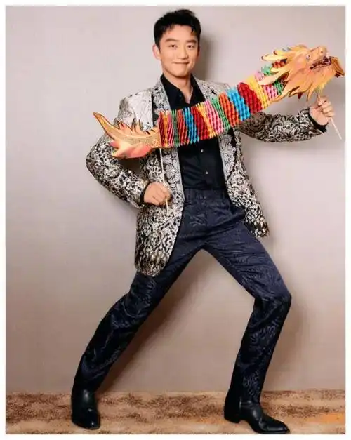 38岁郑恺现身辽宁卫视春晚!