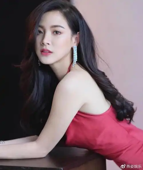 39岁平采娜容颜俏丽身材火辣泰国妹子就是好看