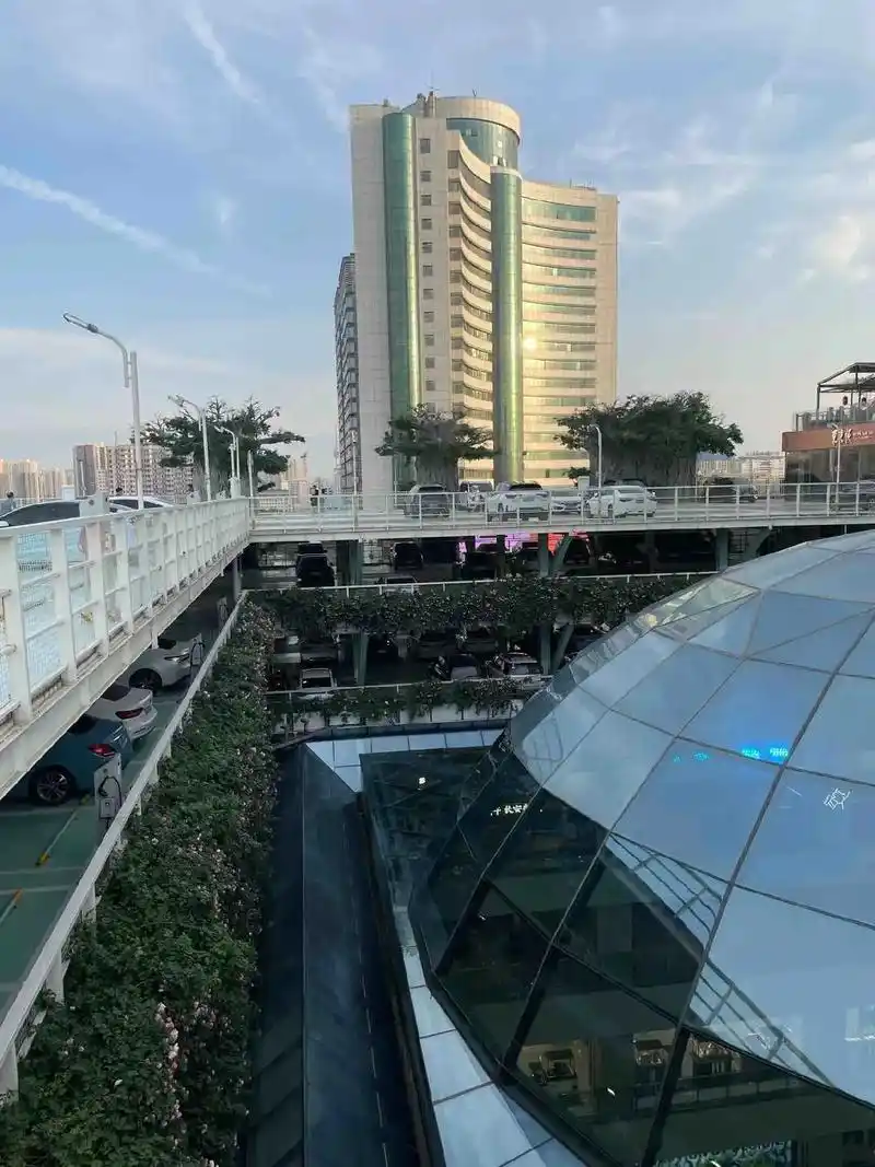 地.西安赛格国际购物中心,据说是西北区最大的商场,全球最大的 - 抖音