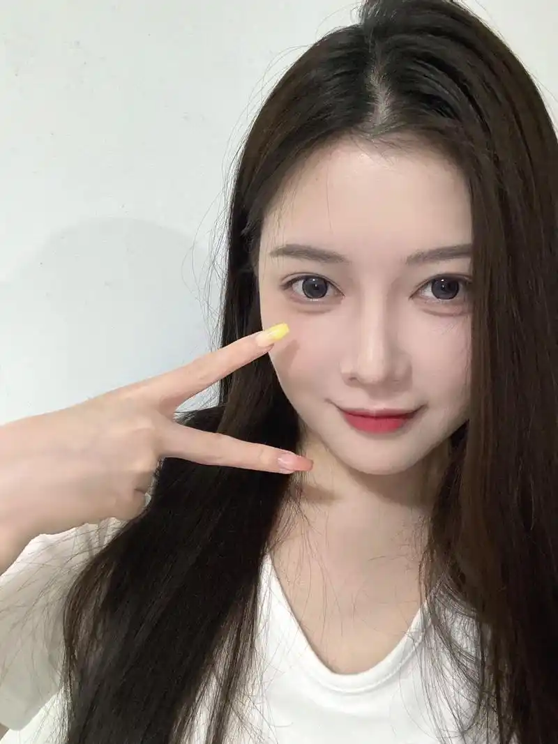 女生的快乐很简单啊.#分享照片 自拍是顺带～夏天的味道 - 抖音