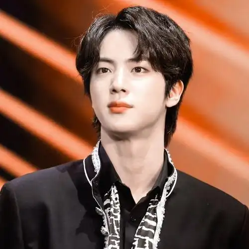 那日是金家小少爷的生辰宴高朋满座他独得席上之位你一眼便对他动了心