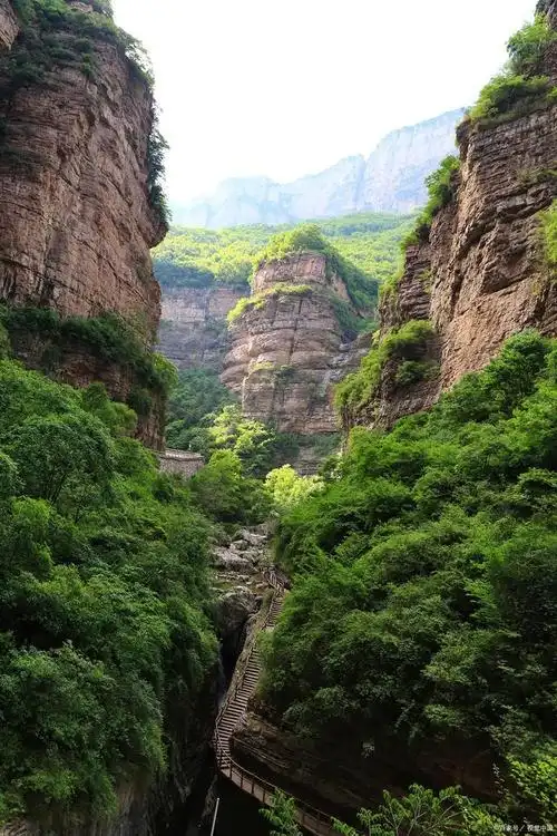 河南自驾游,去焦作云台山还是去林州太行山?哪个值得去?