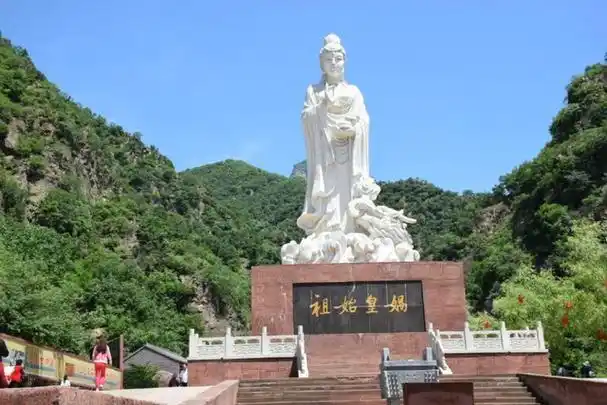 夏季避暑,河南最小地级市,却是女娲故乡,溪水之中遍布五彩奇石