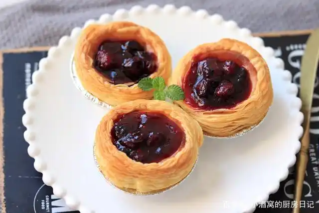 教你自制蓝莓爆浆蛋挞,酥脆可口,味道酸甜,比买的还好吃,收藏