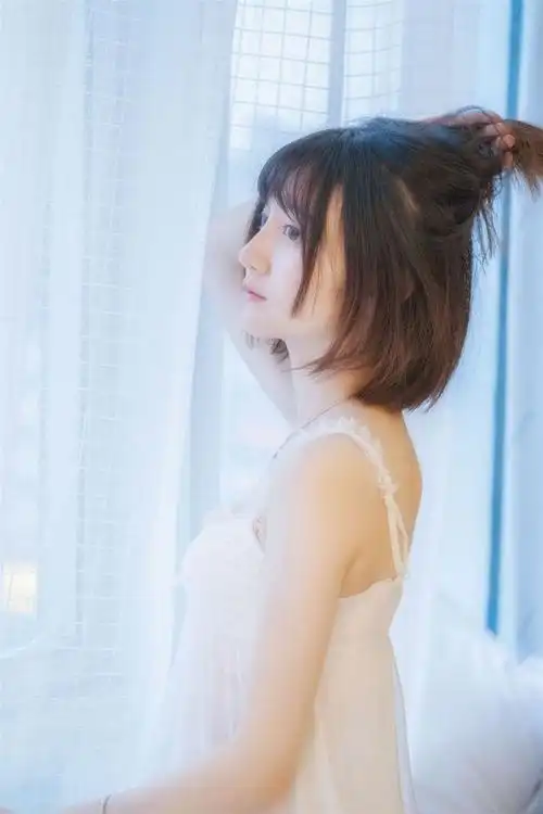 吊带睡裙美女私房图片大胆性感私拍诱惑写真