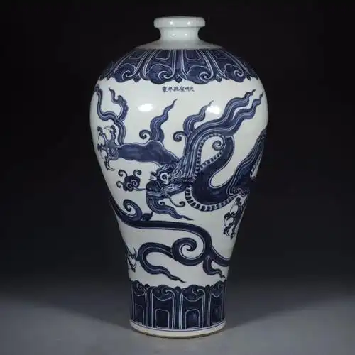 大明宣德年制青花苍龙纹大梅瓶