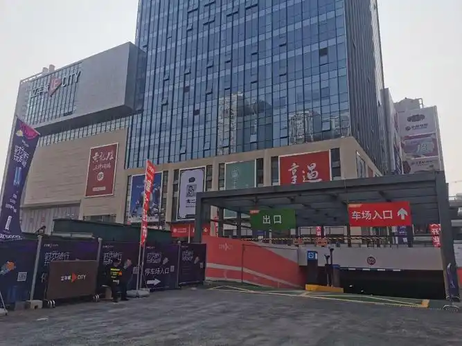 陕西省西安市雁塔区丈八东路288周边停车场出入口立丰国际地址:碑林区