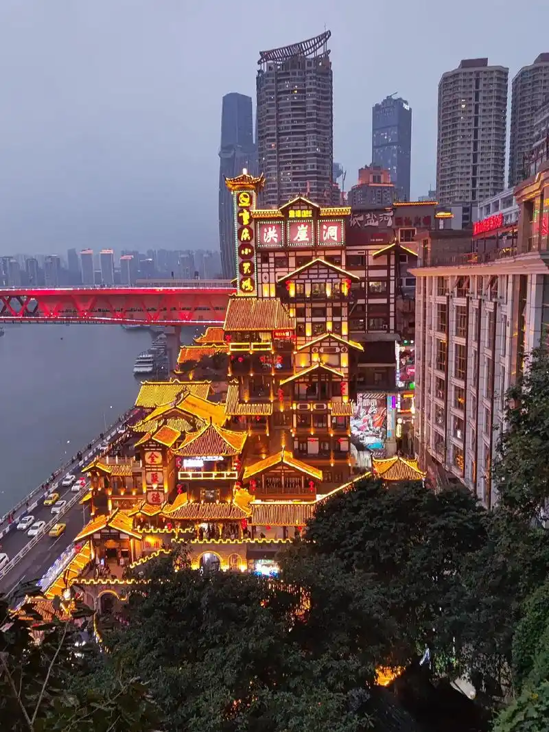 重庆洪崖洞景区(旅行攻略)7615总要去一趟重庆吧,重庆我来了