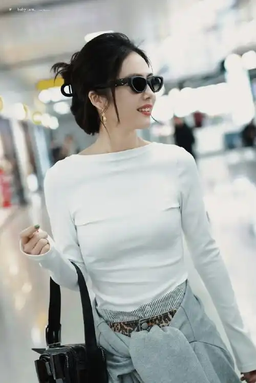 蔡文静一条微博透了9个浪姐造型