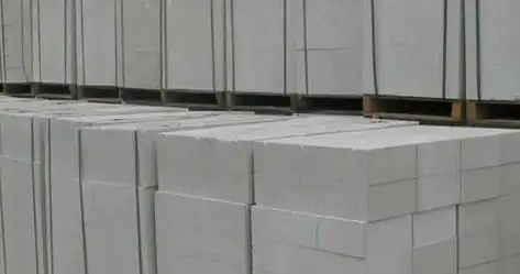 加气砖重量轻,在400-800kg/m左右,相当于粘土砖与灰砂砖的1/3 ,普通