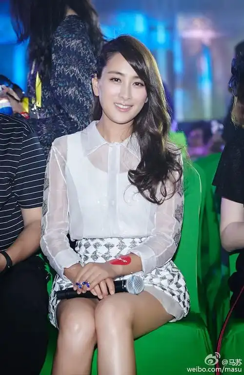 马苏出席活动裙子太短惹争议,自己怒称:角度没找好!