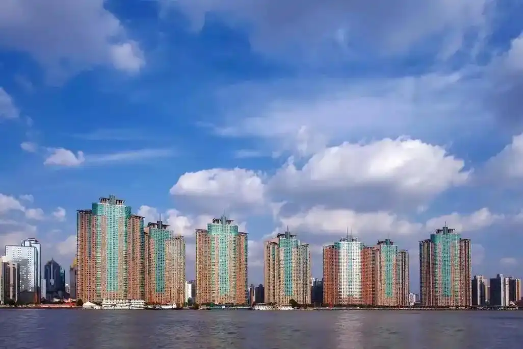 上海世茂滨江花园复式出售!#上海 #复式  陆家嘴空中泳池瞰 - 抖音