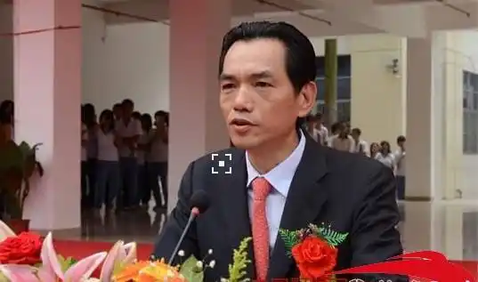 鸿荣源位居宝安房地产市场三强之首,素有宝安豪宅专家称号.