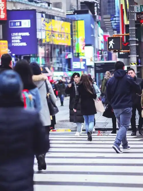人潮拥挤我能感觉你