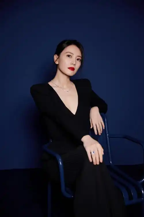 高圆圆黑色深v##高圆圆##上虎扑搜每日必看