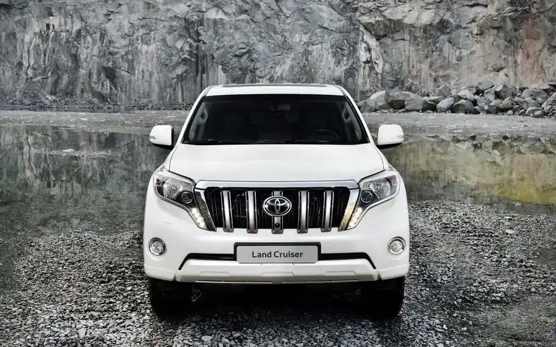 丰田普拉多越野汽车高清桌面壁纸