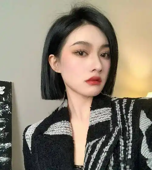 超火的一刀齐短发,可甜可盐可酷感_美发_课堂_技术