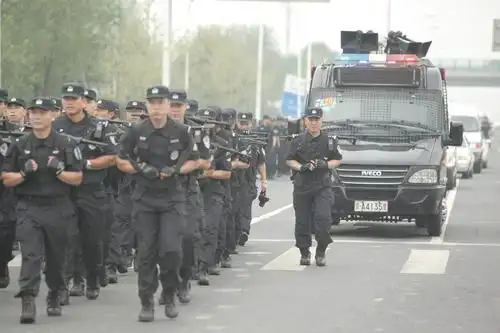 北京特警全副武装徒步拉练10公里 已是今年第7次