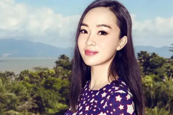 江一燕和霍思燕好像貌似孪生姐妹两人均美艳不可方物