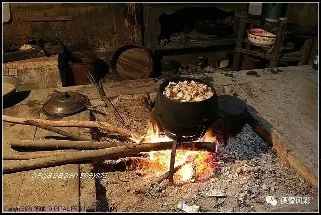 傈僳族的火塘