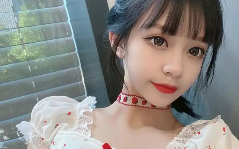 活动作品背着哥哥偷偷面基苓妹一秒变如花