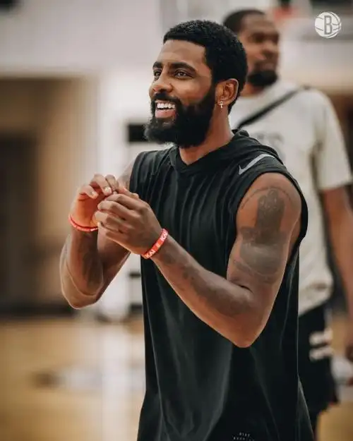 篮网官推晒训练照 kd&欧文&本西均面带笑容_图片