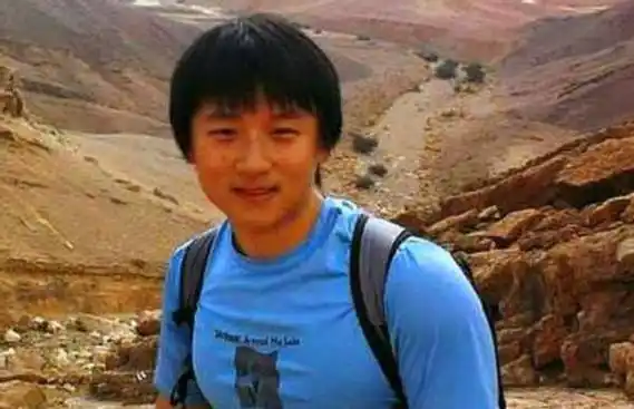 "神童"尹希:曾豪言学成归国,如今不仅娶美国娇妻,还入了美籍