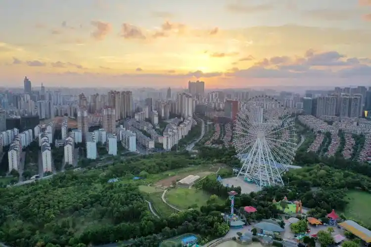 南宁凤岭儿童公园日落时分