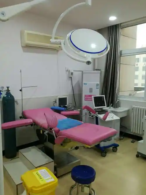 干净整洁,设备齐全的门诊手术室