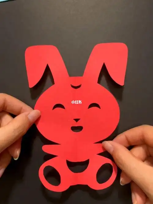 马上就是兔年一起来剪一只可爱的小兔子吧
