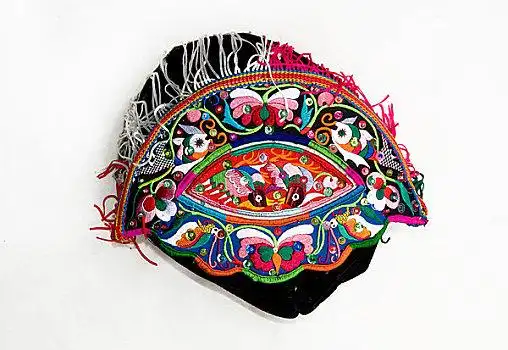 侗族刺绣特色绣品