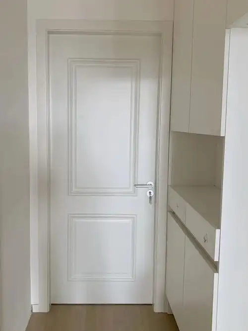 我家的奶白色法式极简烤漆门配银色把手绝了