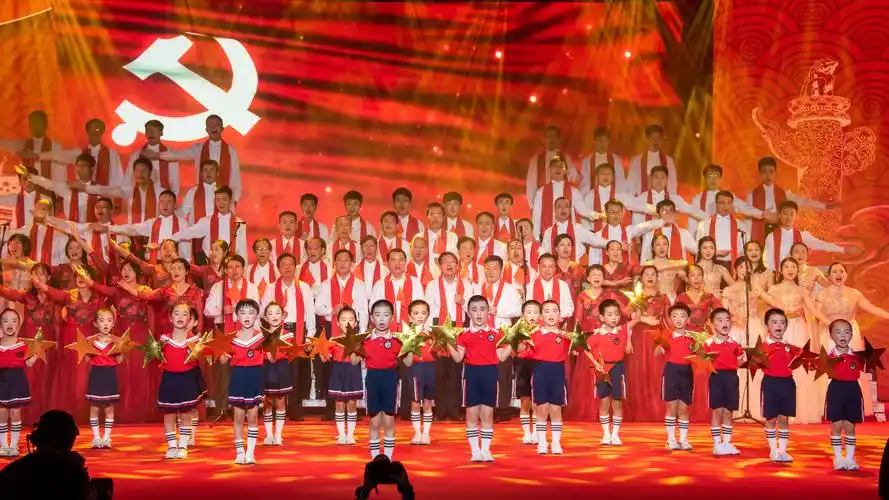 我校隆重举行庆祝新中国成立70周年文艺晚会