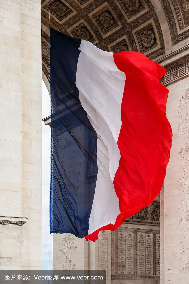 法国国旗与凯旋门细节,巴黎,法国