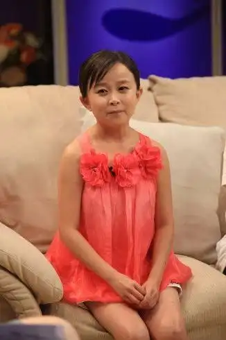 袖珍人朱洁34岁身高1米24小皮影走出大明星如今已嫁人为妻