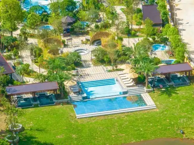 1688抢悦天下温泉酒店-b区3房亲水别墅,后花园直达蔚蓝泳道,享无限