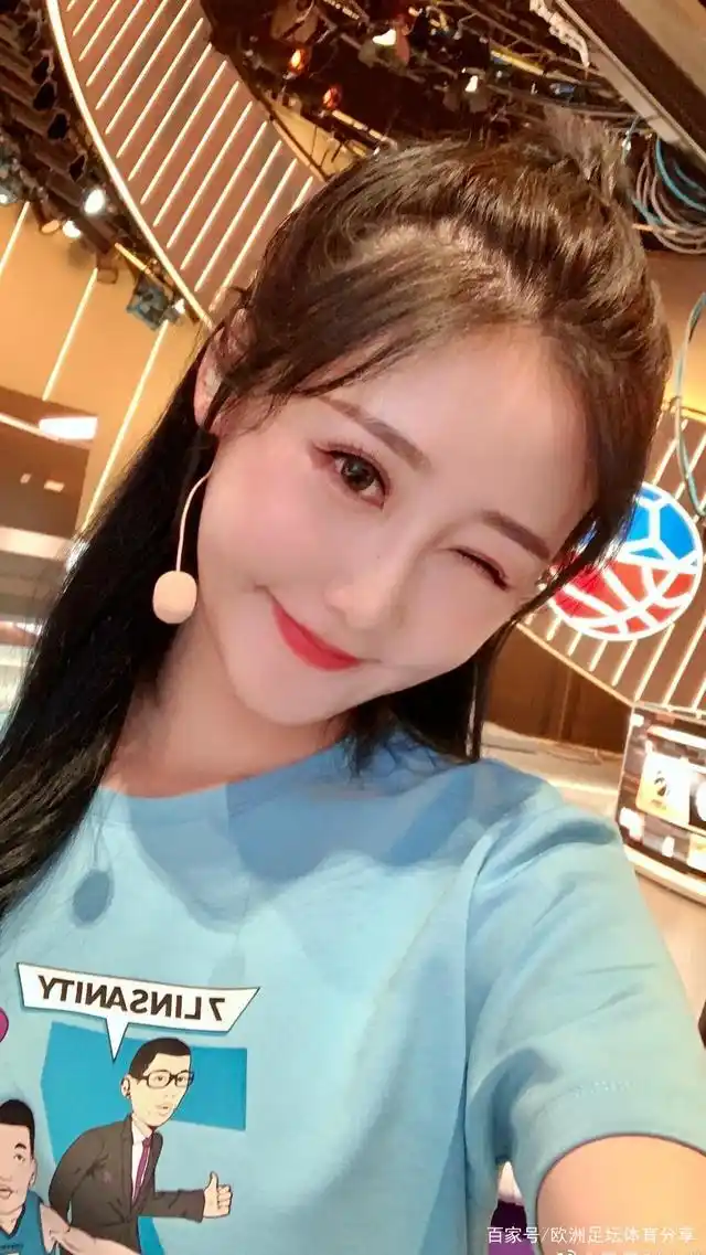 腾讯体育主播果果,知性优雅,大家觉得漂亮吗?