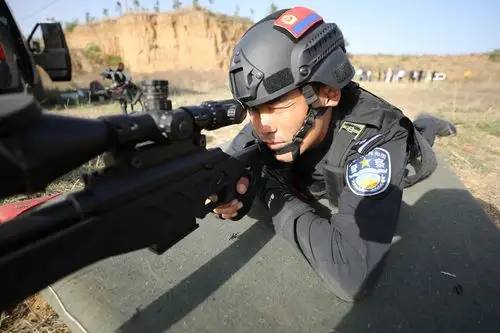 30米高空跳窗,50米射击刀刃……这些特警真帅!-中国长安网