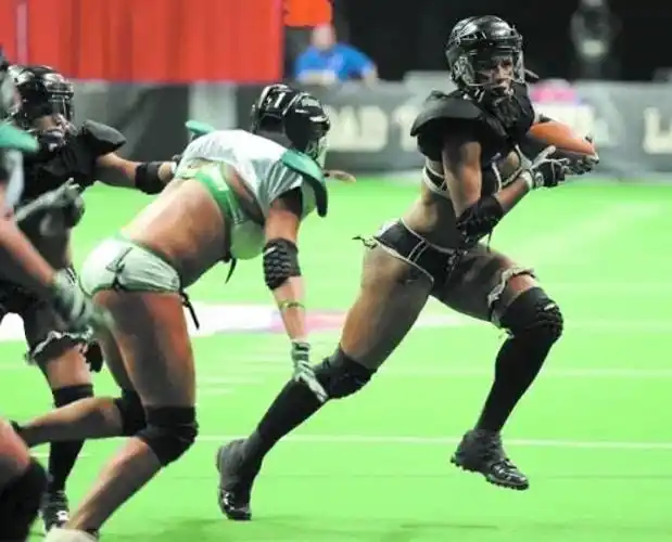 《伦敦自由新闻》,《太阳报》,都给予美国女子内衣橄榄球大联盟极高