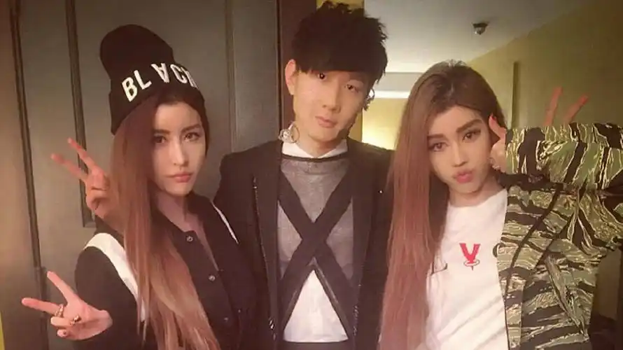 by2姐妹花秀丰满身材,被爆整容,林俊杰师妹清纯不再?