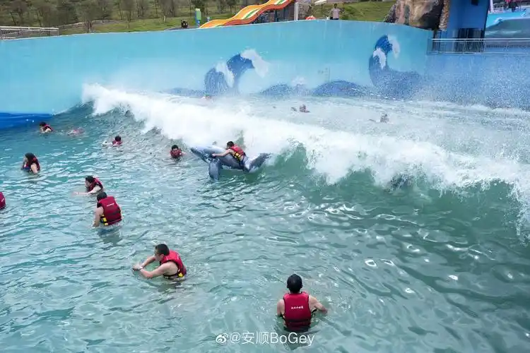 贵州九仙旅游景区有全国特有的洞穴漂流,让你感受不一样的洞穴漂流