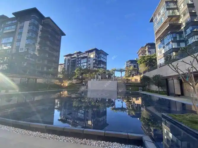 【10图】蒙自市政府南湖花园二期证面136平毛坯四房82万紧急出售,南湖