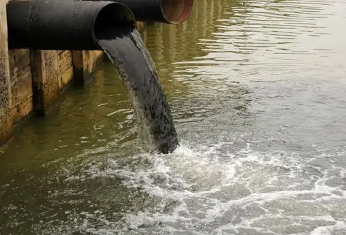 工业废水是指工业生产过程中产生的废水,污水和废液,其中含有随水流失