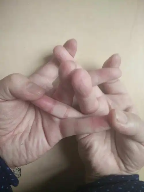 仁清法师修大悲咒的时候如何结曼茶印